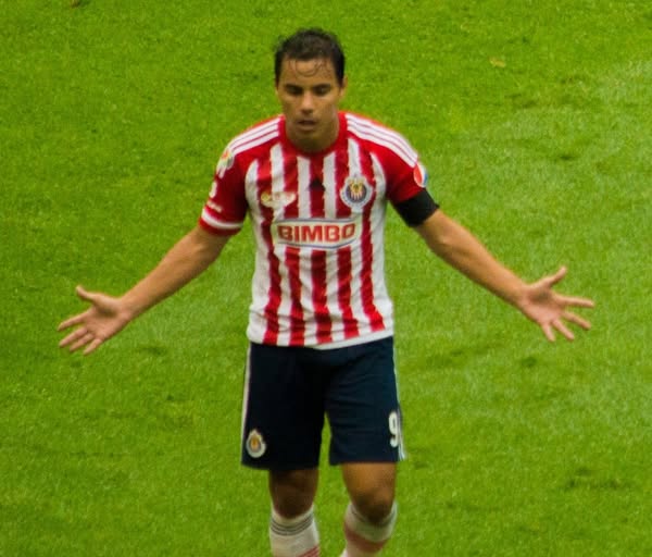 Por abuso sexual infantil vinculan a proceso al ex futbolista de las Chivas Omar Bravo