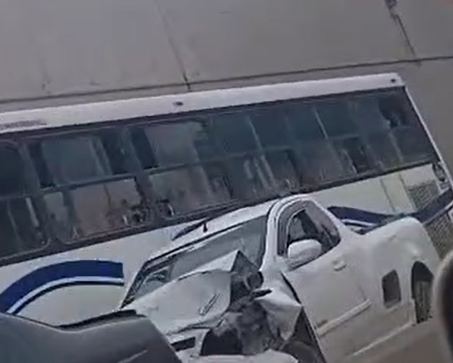 Dos heridos en choque de vehículos en distribuidor vial en Xalapa