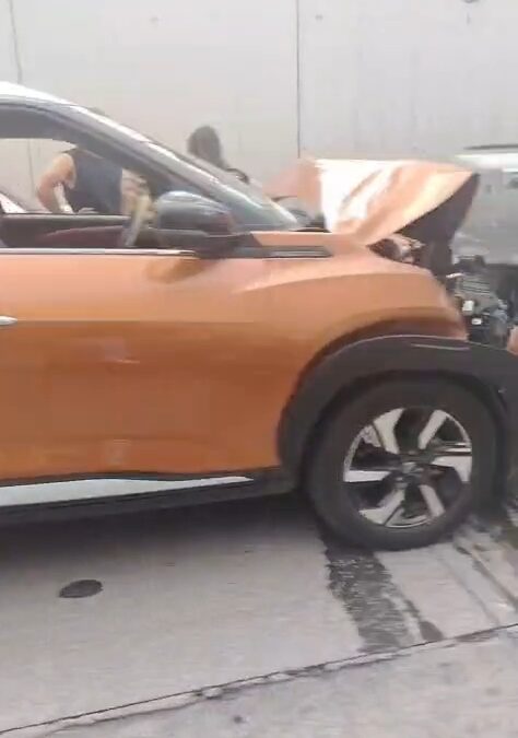¡¡Fuerte Accidente en Lázaro Cárdenas: Camioneta Queda Destrozada!!