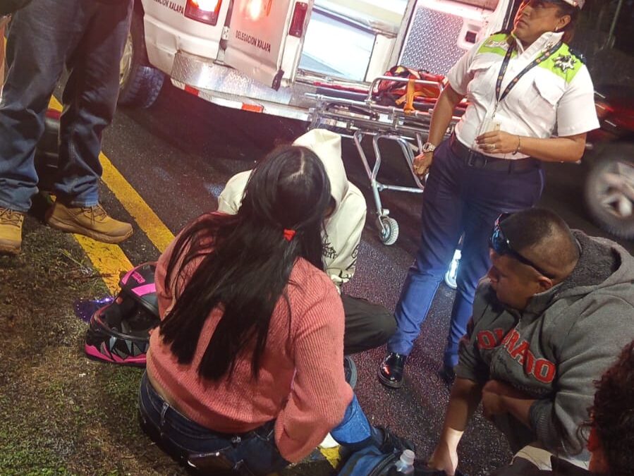 ¡¡Mujer resulta lesionada tras accidente en motoneta a la altura de el parque Doña Falla!!