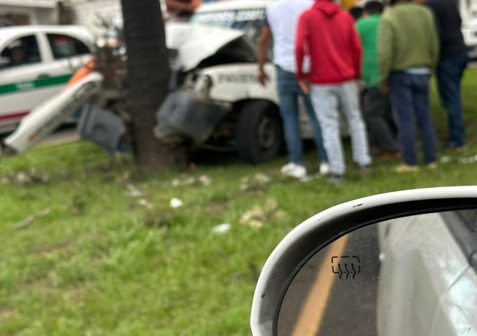 Accidente grave frente a Plaza Xanat