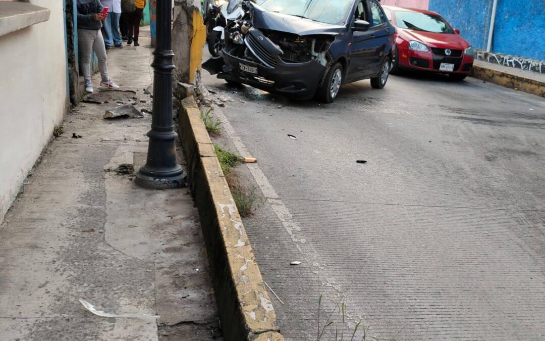¡¡Choque en San Marcos de León; conductor resulta ileso!!