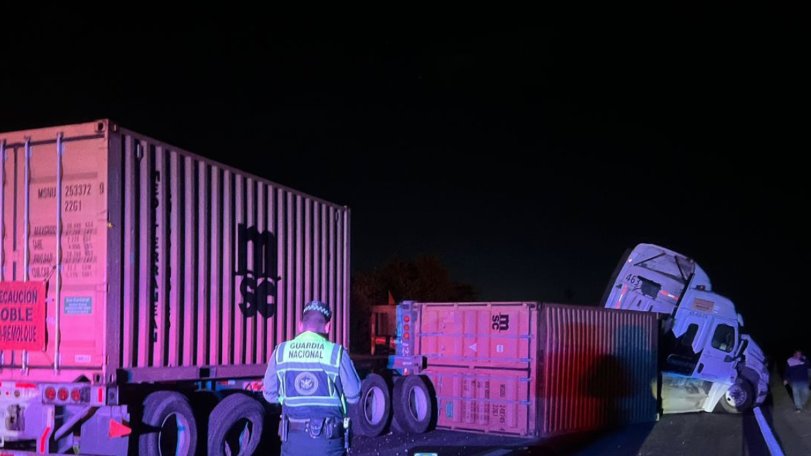 ¡¡Cierre total en la carretera Xalapa–Veracruz por volcadura de tráiler!!